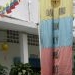 Đạo kỳ trước trụ sở CQ
